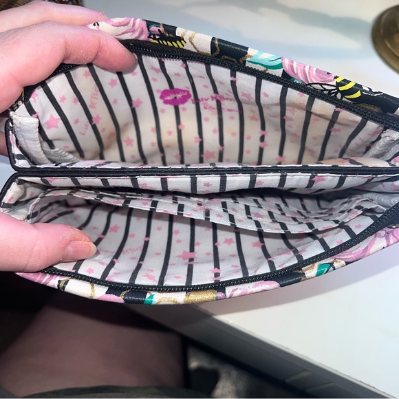 Betsey Johnson wristlet - Picture 5 of 6